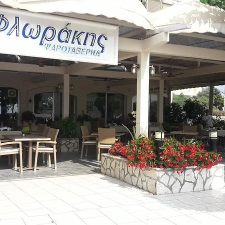 Hotel Florakis Livanátai Exterior foto